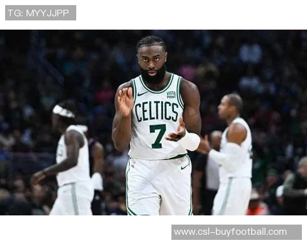 下半场球队稳健发挥杰伦布朗引领逆转20分展现领袖风范 下半场球队稳健发挥杰伦布朗引领逆转20分展现领袖风范