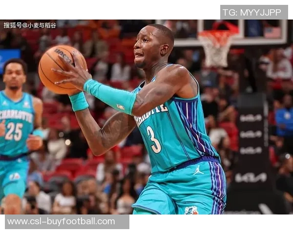 美媒发布AI合成图罗齐尔庭审前手铐黄蜂连帽衫造型引关注