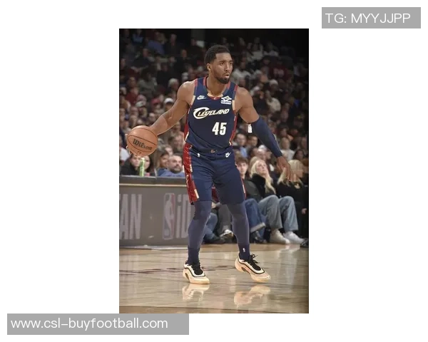 米切尔全场表现出色砍下33分助球队赢得胜利成为比赛关键人物