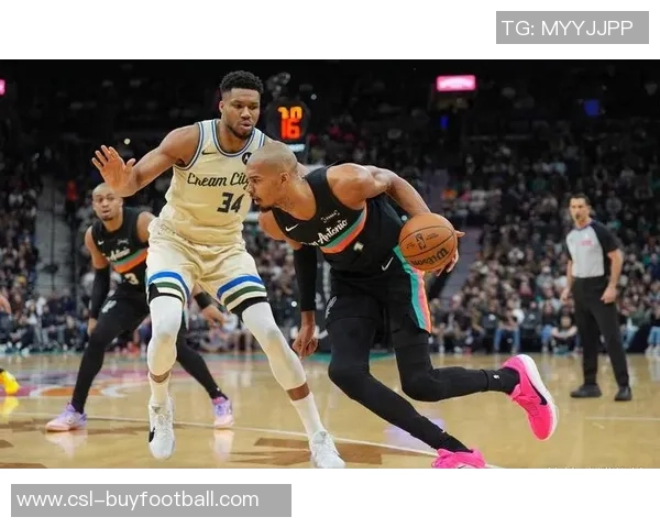 佩贾儿子在NCAA赛场展现高效表现16投11中斩获26分5篮板并送出5次失误