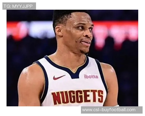 威少训练馆挥汗如雨新赛季去向仍悬而未决引发球迷热议